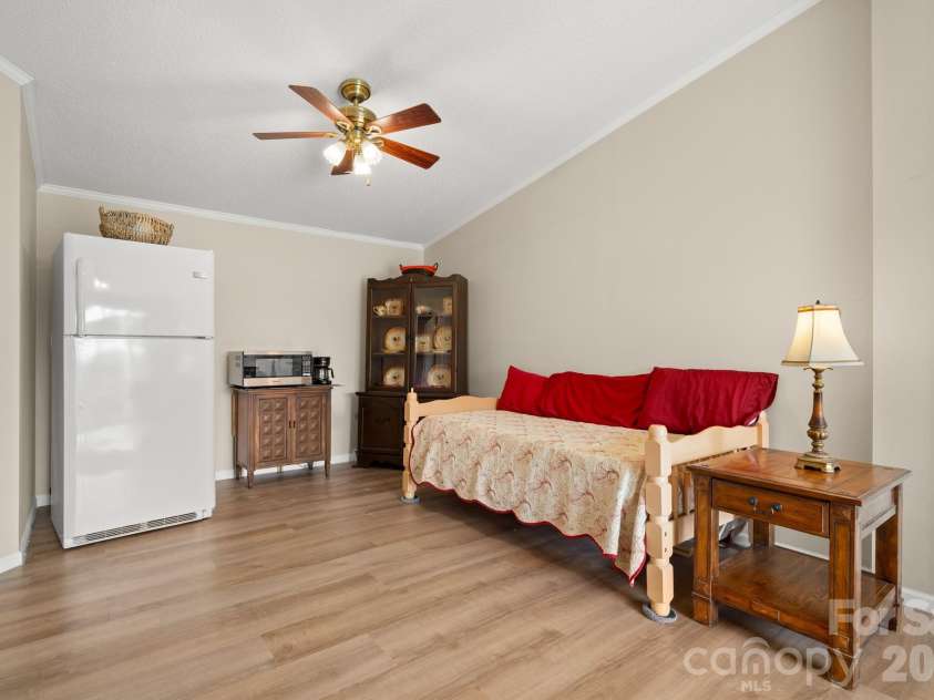 30 Countryside Drive, Hendersonville, NC 28792.  MLS# CAR4393532, YatesRealty ID 34083. 