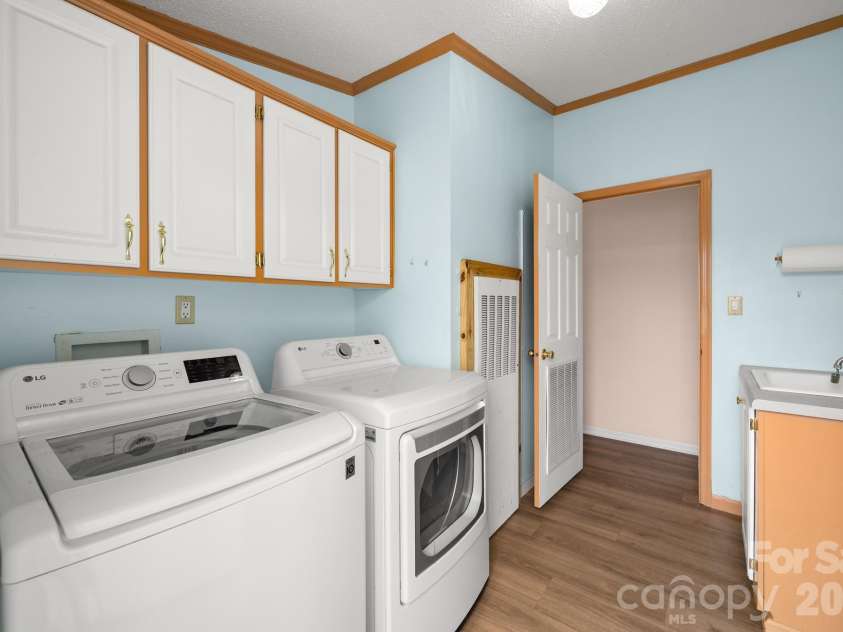 30 Countryside Drive, Hendersonville, NC 28792.  MLS# CAR4393532, YatesRealty ID 34083. 