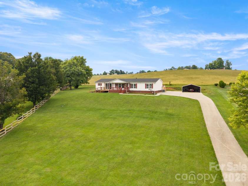 30 Countryside Drive, Hendersonville, NC 28792.  MLS# CAR4393532, YatesRealty ID 34083. 