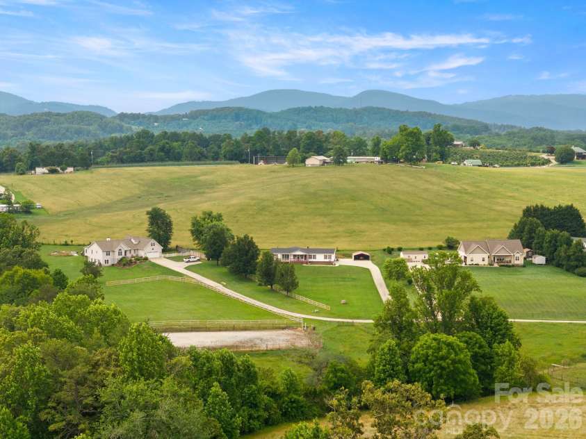 30 Countryside Drive, Hendersonville, NC 28792.  MLS# CAR4393532, YatesRealty ID 34083. 
