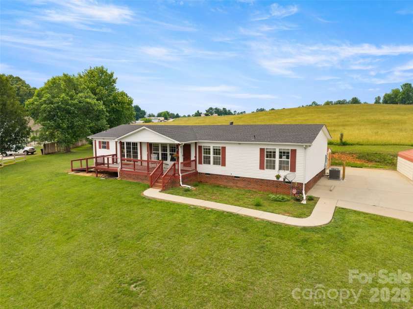 30 Countryside Drive, Hendersonville, NC 28792.  MLS# CAR4393532, YatesRealty ID 34083. 
