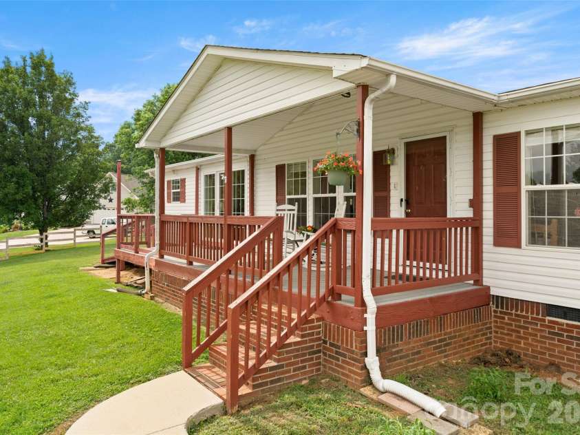 30 Countryside Drive, Hendersonville, NC 28792.  MLS# CAR4393532, YatesRealty ID 34083. 