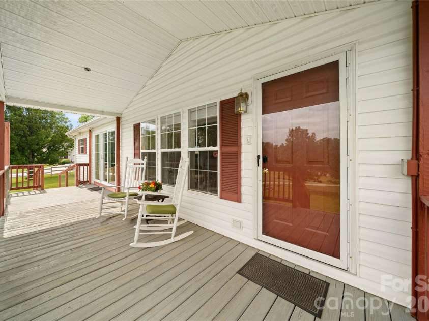 30 Countryside Drive, Hendersonville, NC 28792.  MLS# CAR4393532, YatesRealty ID 34083. 