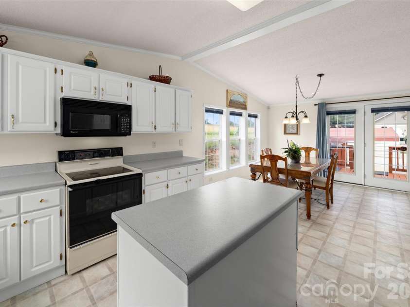 30 Countryside Drive, Hendersonville, NC 28792.  MLS# CAR4393532, YatesRealty ID 34083. 