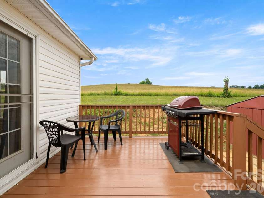 30 Countryside Drive, Hendersonville, NC 28792.  MLS# CAR4393532, YatesRealty ID 34083. 