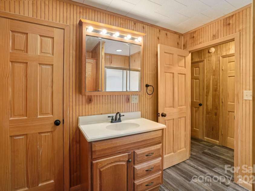 623 Edwards Cove Road, Waynesville, NC 28786.  MLS# CAR4295246, YatesRealty ID 34083. Full bath