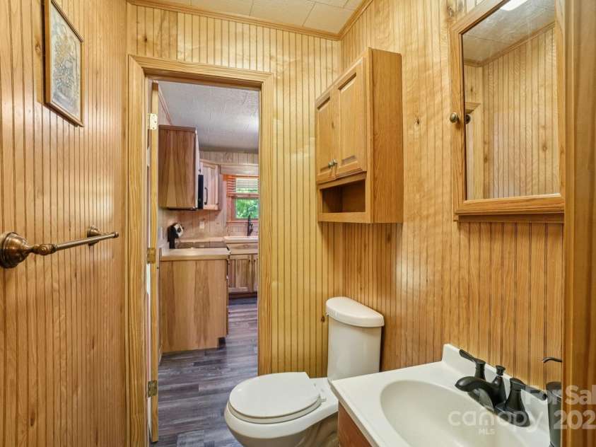 623 Edwards Cove Road, Waynesville, NC 28786.  MLS# CAR4295246, YatesRealty ID 34083. Half bath