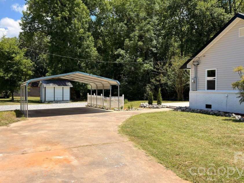 4604 Old Hickory Road, Lancaster, SC 29720.  MLS# CAR4395077, YatesRealty ID 34084. 
