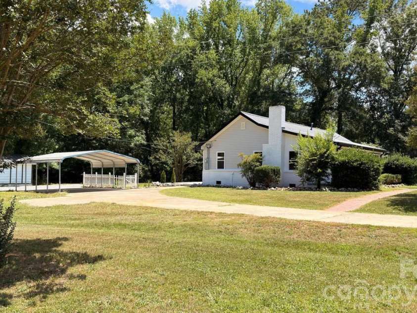 4604 Old Hickory Road, Lancaster, SC 29720.  MLS# CAR4395077, YatesRealty ID 34084. 