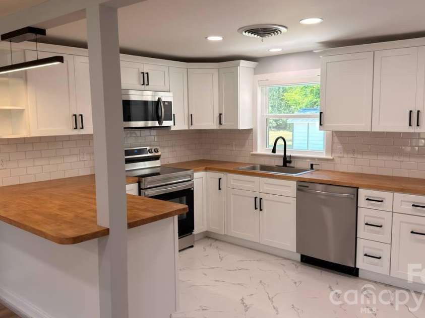 4604 Old Hickory Road, Lancaster, SC 29720.  MLS# CAR4395077, YatesRealty ID 34084. Kitchen