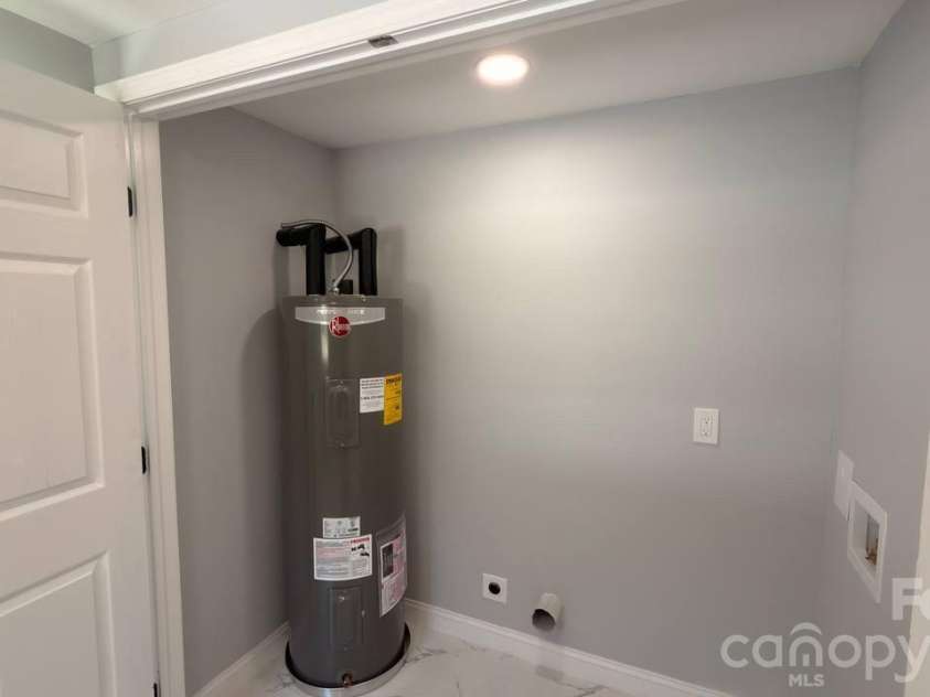 4604 Old Hickory Road, Lancaster, SC 29720.  MLS# CAR4395077, YatesRealty ID 34084. Laundry