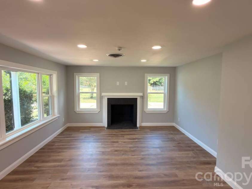 4604 Old Hickory Road, Lancaster, SC 29720.  MLS# CAR4395077, YatesRealty ID 34084. Living room