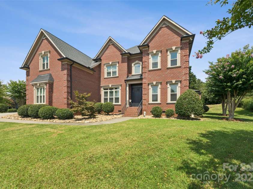 5518 Two Iron Drive, Matthews, NC 28104.  MLS# CAR4295354, YatesRealty ID 34084. 
