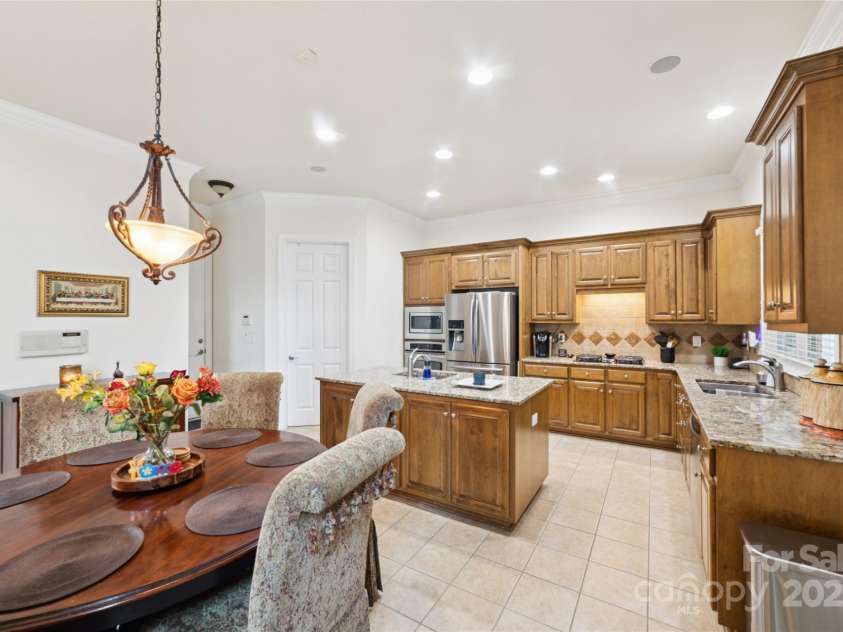 5518 Two Iron Drive, Matthews, NC 28104.  MLS# CAR4295354, YatesRealty ID 34084. 