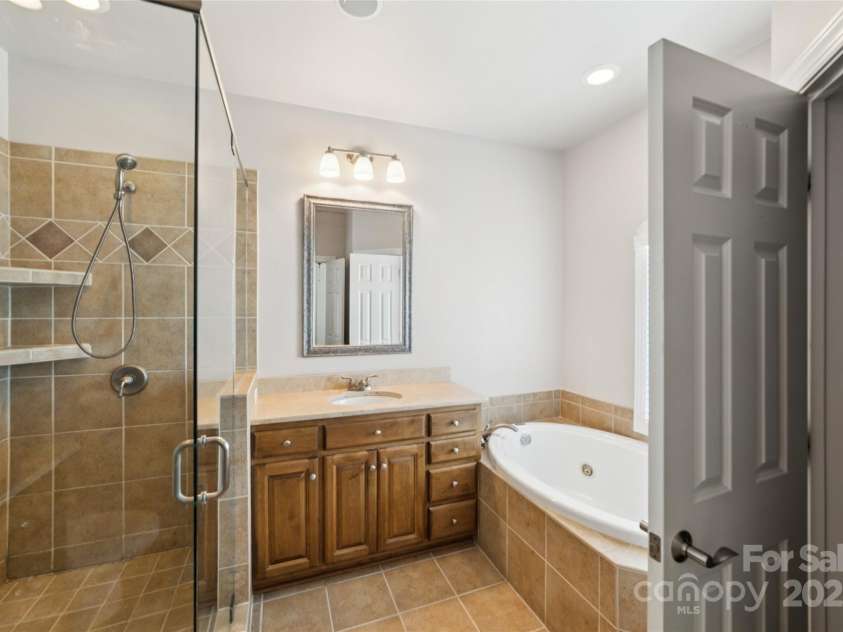 5518 Two Iron Drive, Matthews, NC 28104.  MLS# CAR4295354, YatesRealty ID 34084. 
