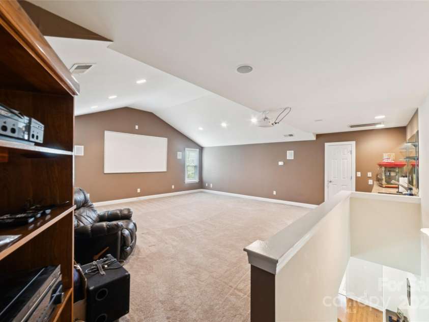 5518 Two Iron Drive, Matthews, NC 28104.  MLS# CAR4295354, YatesRealty ID 34084. 