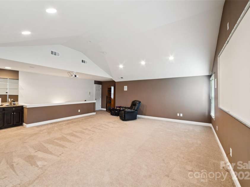 5518 Two Iron Drive, Matthews, NC 28104.  MLS# CAR4295354, YatesRealty ID 34084. 