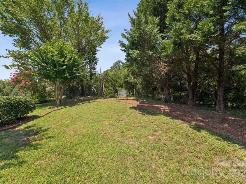 5518 Two Iron Drive, Matthews, NC 28104.  MLS# CAR4295354, YatesRealty ID 34084. 