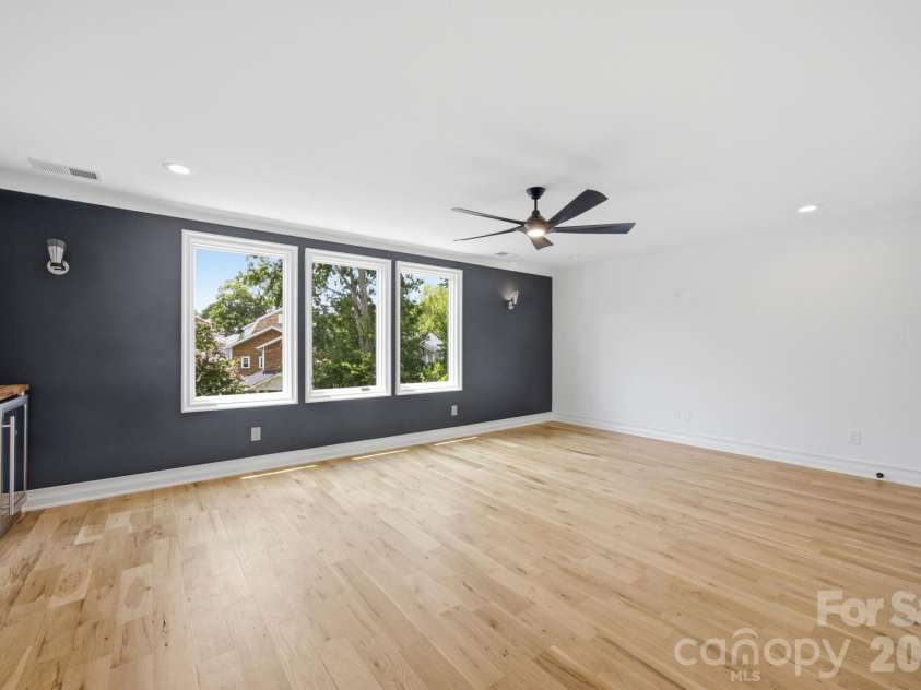 2117 Lombardy Circle, Charlotte, NC 28203.  MLS# CAR4344981, YatesRealty ID 34085. 3rd level loft