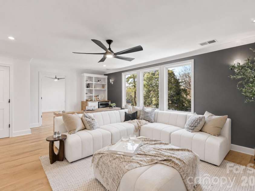 2117 Lombardy Circle, Charlotte, NC 28203.  MLS# CAR4344981, YatesRealty ID 34085. 3rd level loft