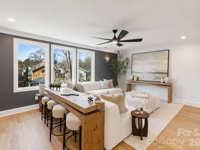2117 Lombardy Circle, Charlotte, NC 28203.  MLS# CAR4344981, YatesRealty ID 34085. 3rd level loft