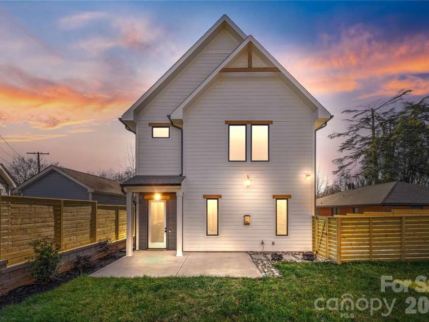 2117 Lombardy Circle, Charlotte, NC 28203.  MLS# CAR4344981, YatesRealty ID 34085. 