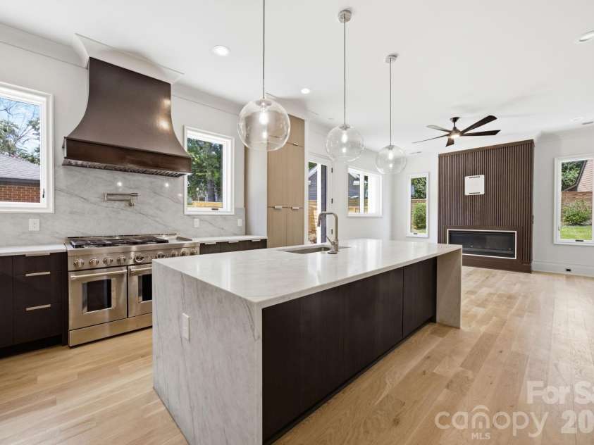 2117 Lombardy Circle, Charlotte, NC 28203.  MLS# CAR4344981, YatesRealty ID 34085. 