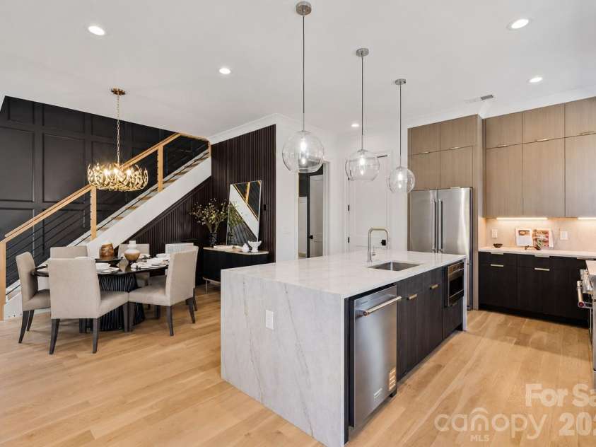 2117 Lombardy Circle, Charlotte, NC 28203.  MLS# CAR4344981, YatesRealty ID 34085. 
