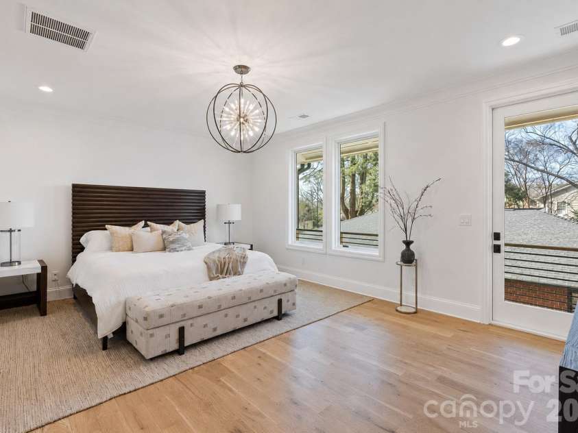 2117 Lombardy Circle, Charlotte, NC 28203.  MLS# CAR4344981, YatesRealty ID 34085. Primary Bedroom