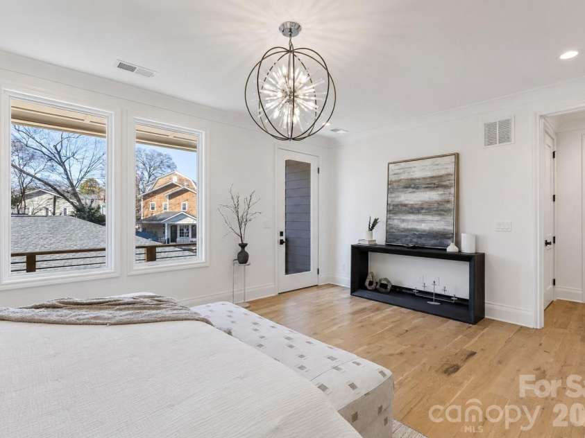 2117 Lombardy Circle, Charlotte, NC 28203.  MLS# CAR4344981, YatesRealty ID 34085. Primary bedroom