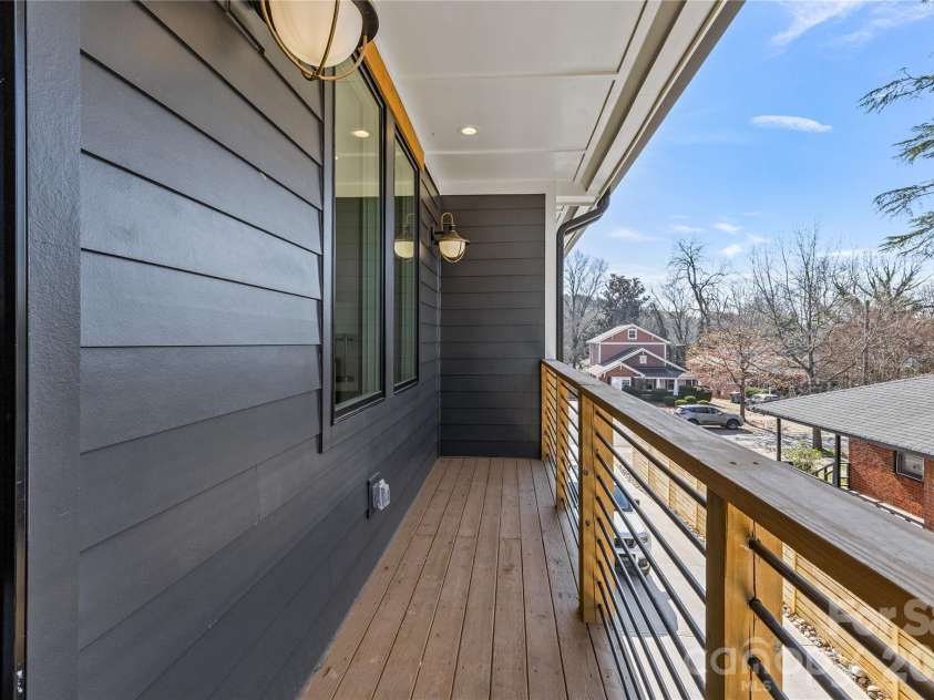2117 Lombardy Circle, Charlotte, NC 28203.  MLS# CAR4344981, YatesRealty ID 34085. Walk out from primary bedroom