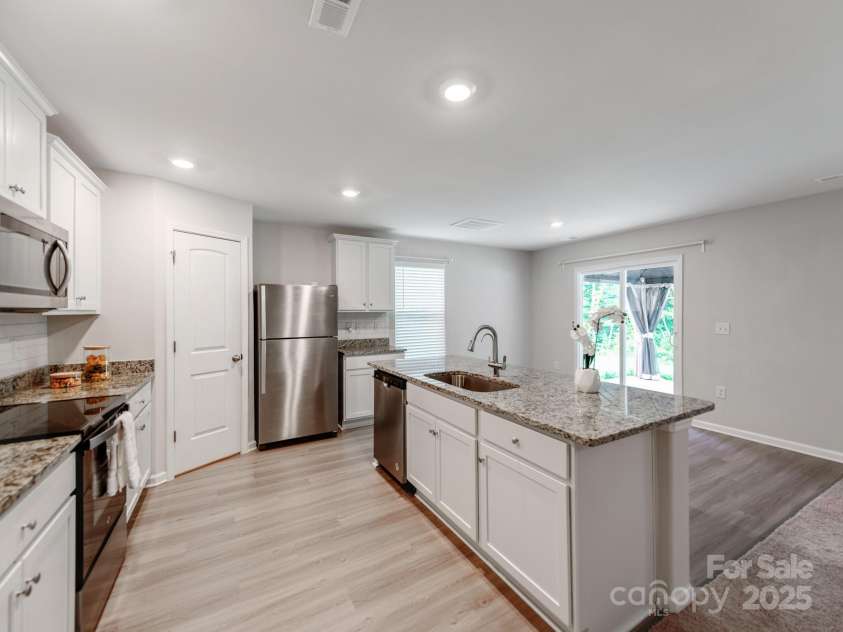 3026 Trailblazer Street, Charlotte, NC 28215.  MLS# CAR4295359, YatesRealty ID 34085. 