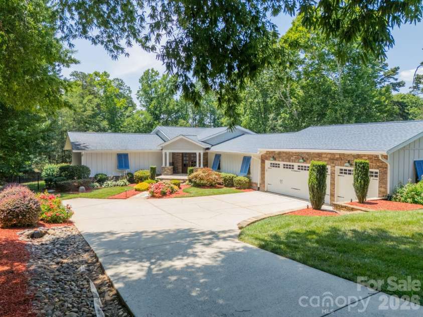 19533 Bustle Road, Cornelius, NC 28031.  MLS# CAR4376698, YatesRealty ID 34088. 