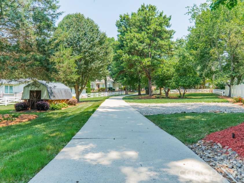 19533 Bustle Road, Cornelius, NC 28031.  MLS# CAR4376698, YatesRealty ID 34088. 