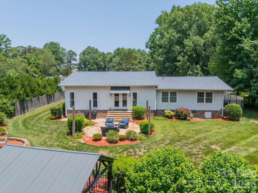 19533 Bustle Road, Cornelius, NC 28031.  MLS# CAR4376698, YatesRealty ID 34088. 