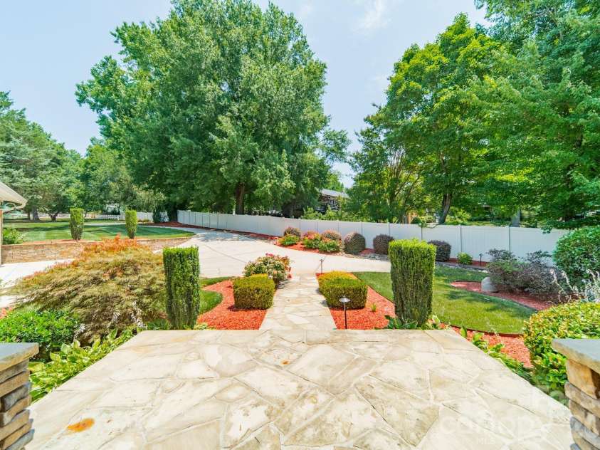 19533 Bustle Road, Cornelius, NC 28031.  MLS# CAR4376698, YatesRealty ID 34088. 
