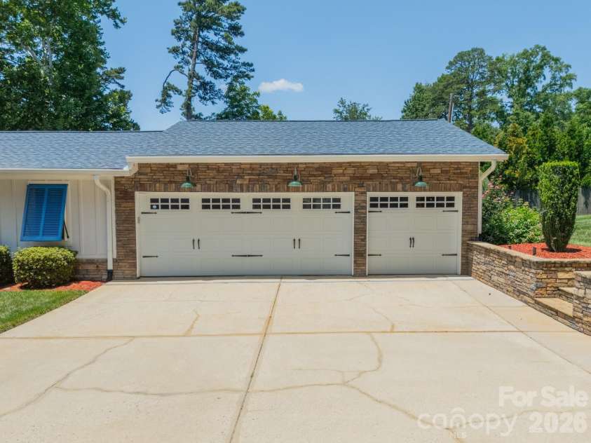 19533 Bustle Road, Cornelius, NC 28031.  MLS# CAR4376698, YatesRealty ID 34088. 
