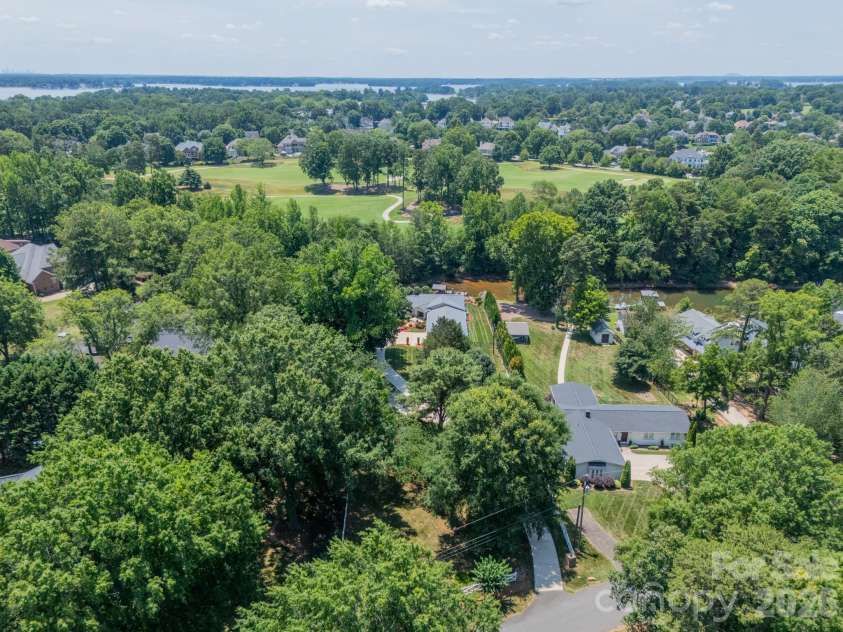 19533 Bustle Road, Cornelius, NC 28031.  MLS# CAR4376698, YatesRealty ID 34088. 