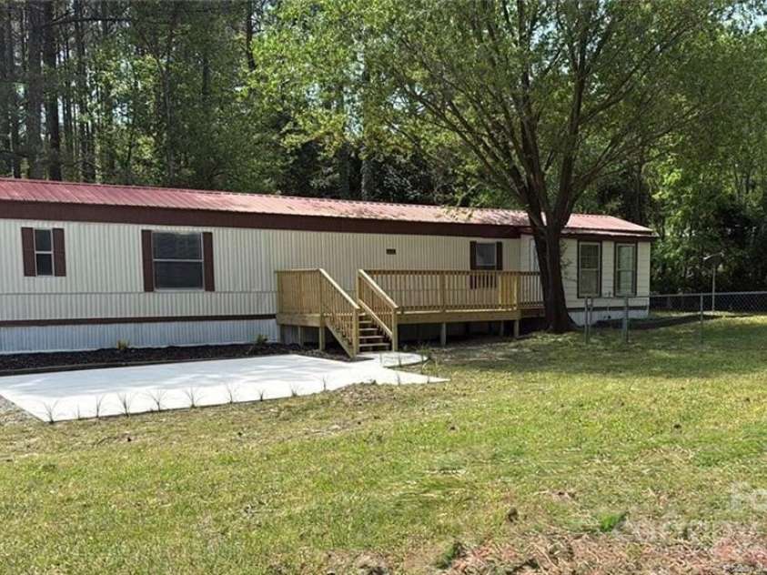 15460 Graham Road, Laurinburg, NC 28352.  MLS# CAR4295411, YatesRealty ID 34089. 