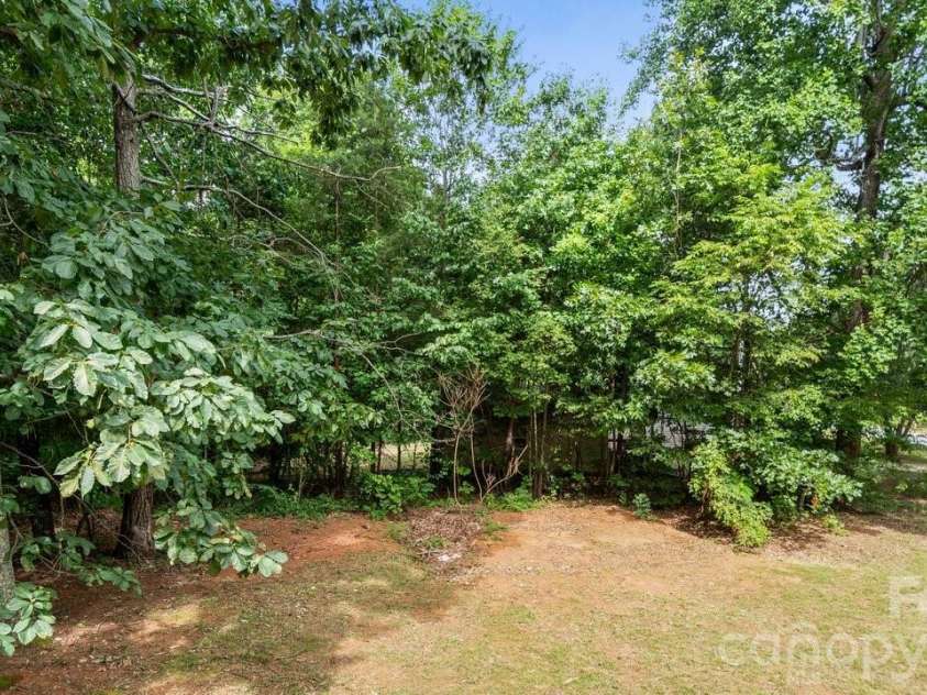 4277 Apex Drive, Maiden, NC 28650.  MLS# CAR4397194, YatesRealty ID 34089. 