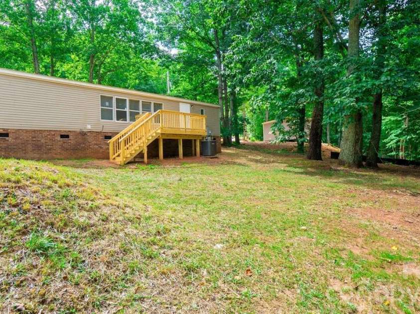 4277 Apex Drive, Maiden, NC 28650.  MLS# CAR4397194, YatesRealty ID 34089. 