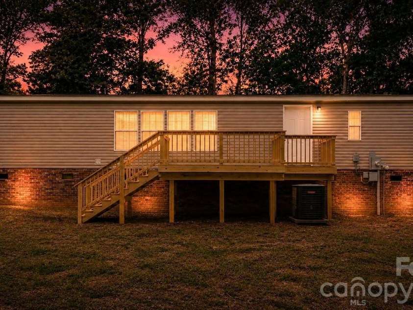 4277 Apex Drive, Maiden, NC 28650.  MLS# CAR4397194, YatesRealty ID 34089. 