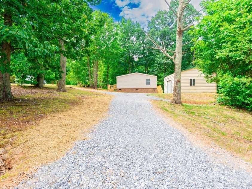 4277 Apex Drive, Maiden, NC 28650.  MLS# CAR4397194, YatesRealty ID 34089. 