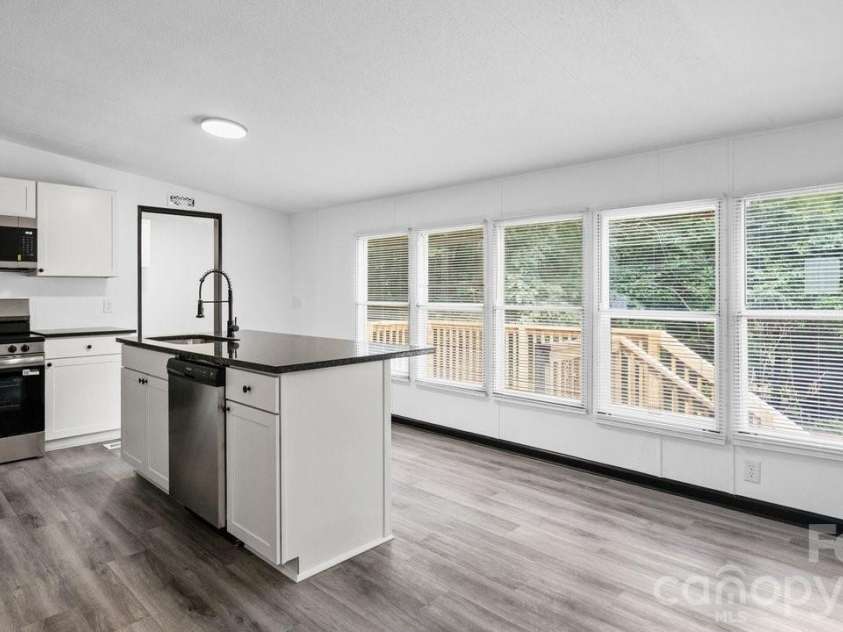 4277 Apex Drive, Maiden, NC 28650.  MLS# CAR4397194, YatesRealty ID 34089. Kitchen