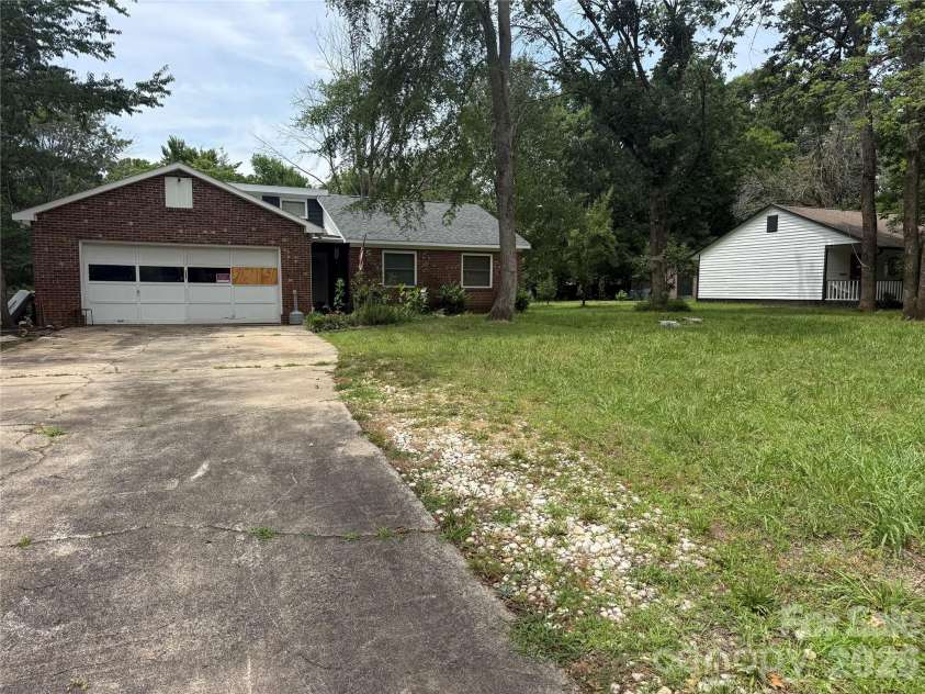 12309 Sherman Drive, Charlotte, NC 28273.  MLS# CAR4398065, YatesRealty ID 34090. 