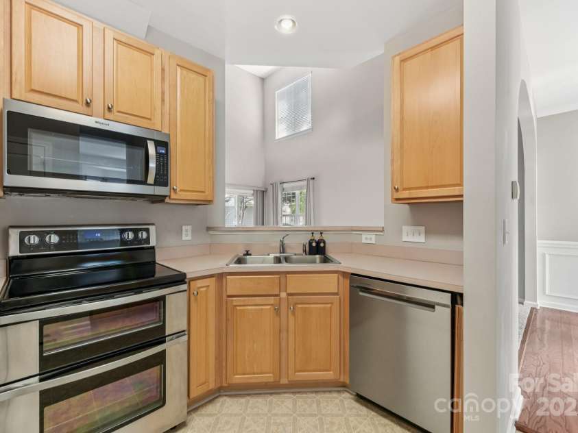 6506 Avonlea Court, Charlotte, NC 28269.  MLS# CAR4295222, YatesRealty ID 34090. 