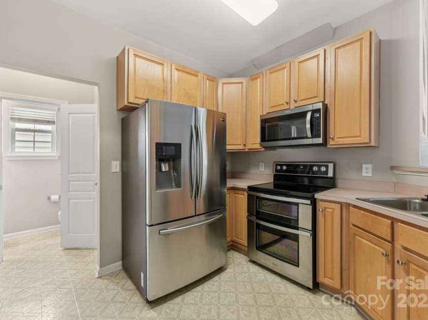 6506 Avonlea Court, Charlotte, NC 28269.  MLS# CAR4295222, YatesRealty ID 34090. 