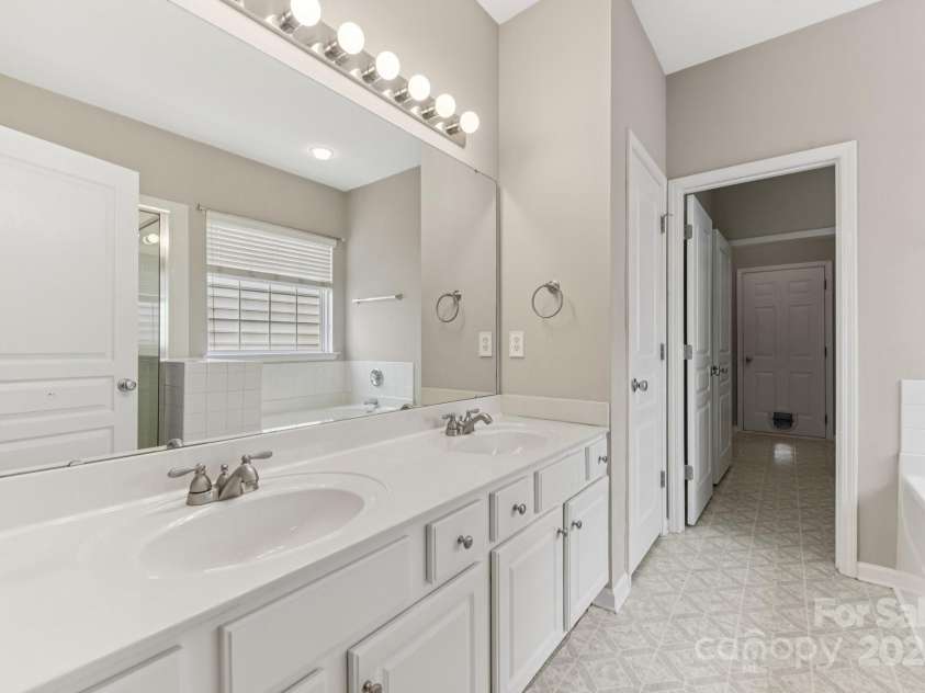 6506 Avonlea Court, Charlotte, NC 28269.  MLS# CAR4295222, YatesRealty ID 34090. 