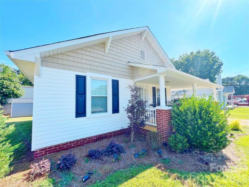108 Snipe Street, Kannapolis, NC 28081.  MLS# CAR4398594, YatesRealty ID 34091. 