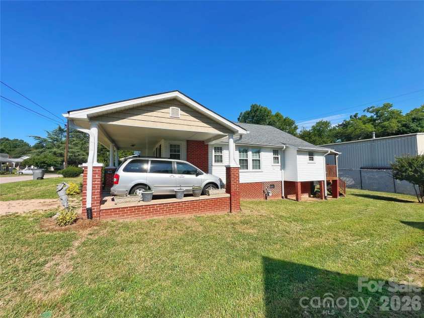 108 Snipe Street, Kannapolis, NC 28081.  MLS# CAR4398594, YatesRealty ID 34091. 